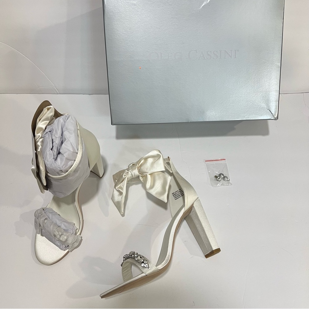 Oleg Cassini Melania Ivory Satin Rhinestone Embellished Bow Detail Heels Reemoly